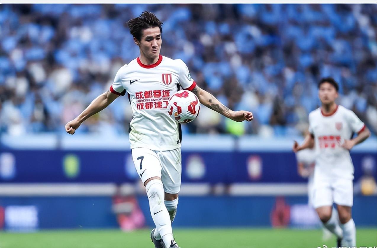 从刺头到中国传奇球星！韦世豪18球+49球双杀纪录：中国足球，就该这样疯！