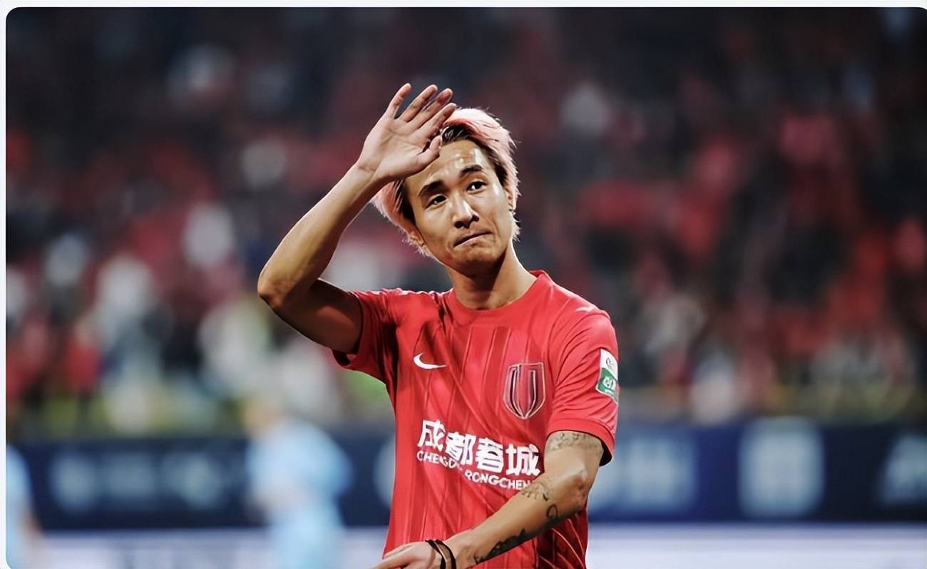 从刺头到中国传奇球星！韦世豪18球+49球双杀纪录：中国足球，就该这样疯！