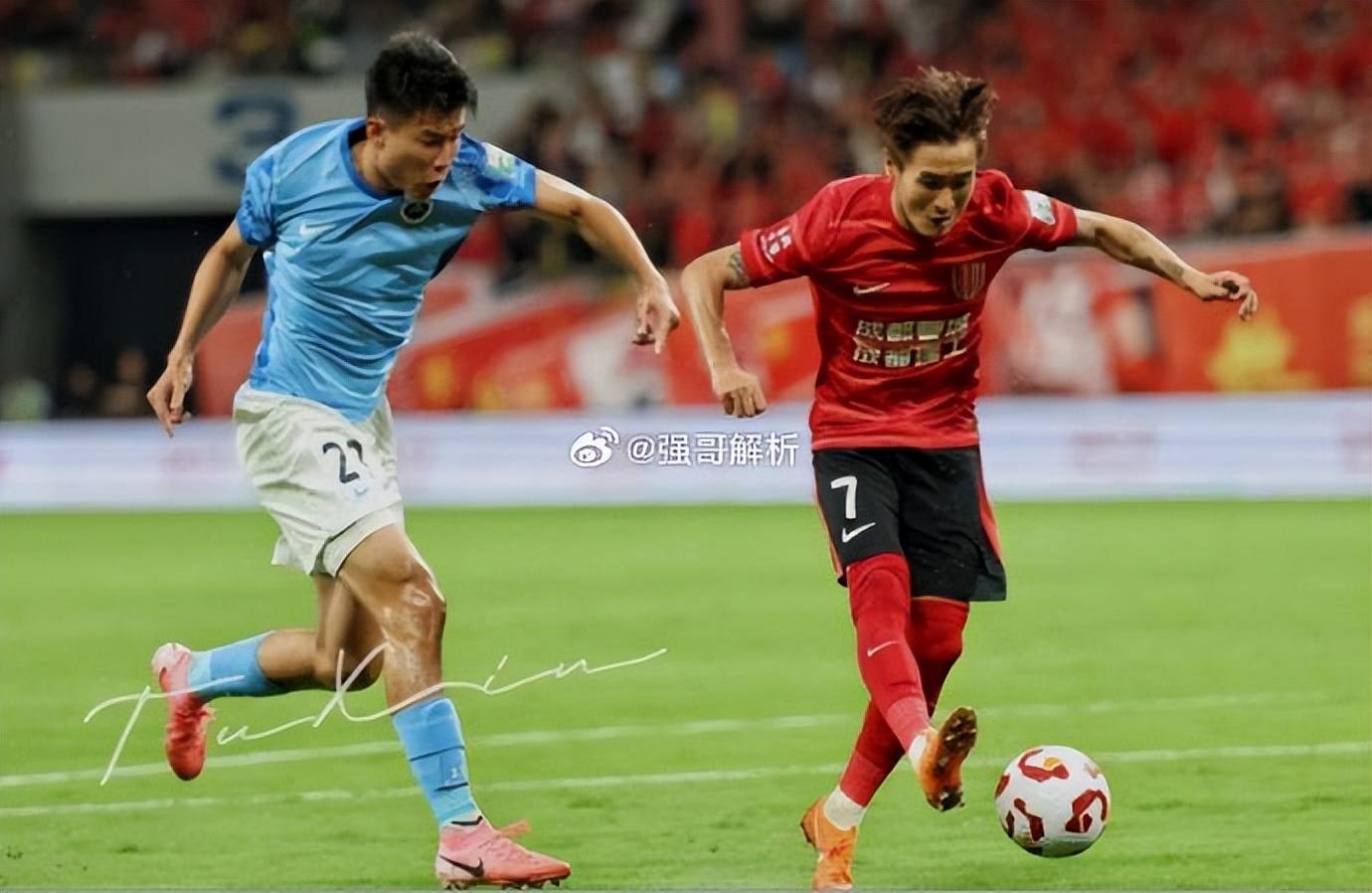 从刺头到中国传奇球星！韦世豪18球+49球双杀纪录：中国足球，就该这样疯！